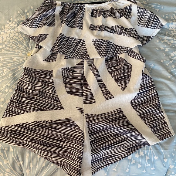 Romper Navy and White Size Small - Picture 2 of 3